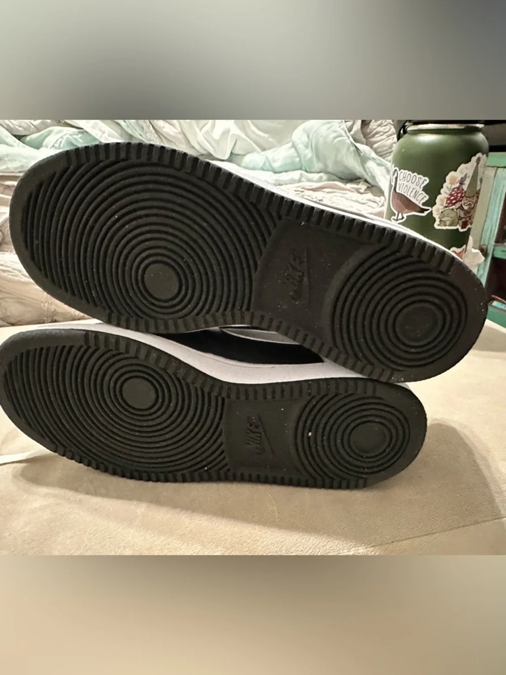 Nike Black and White Low-Top Trainers - Picture 4 of 6